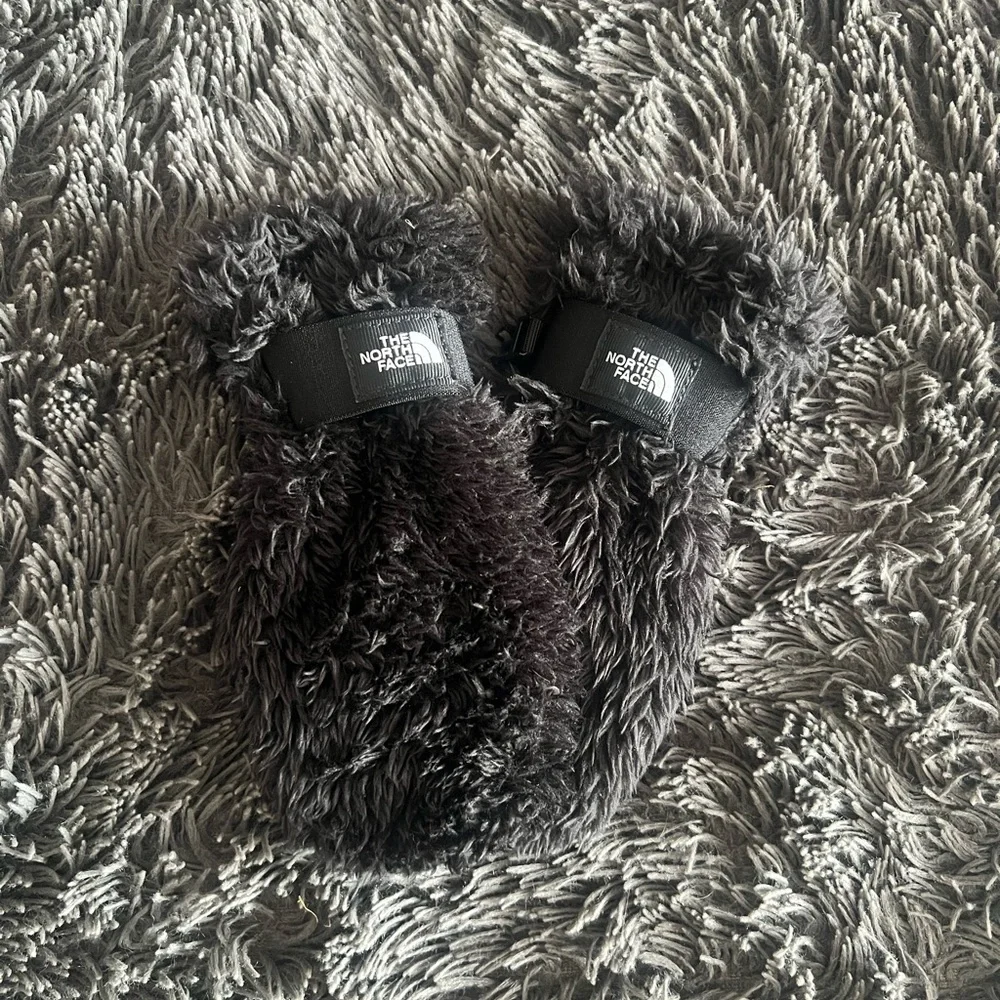 ❤️The North Face Black Fuzzy Toddler Mittens, EUC
